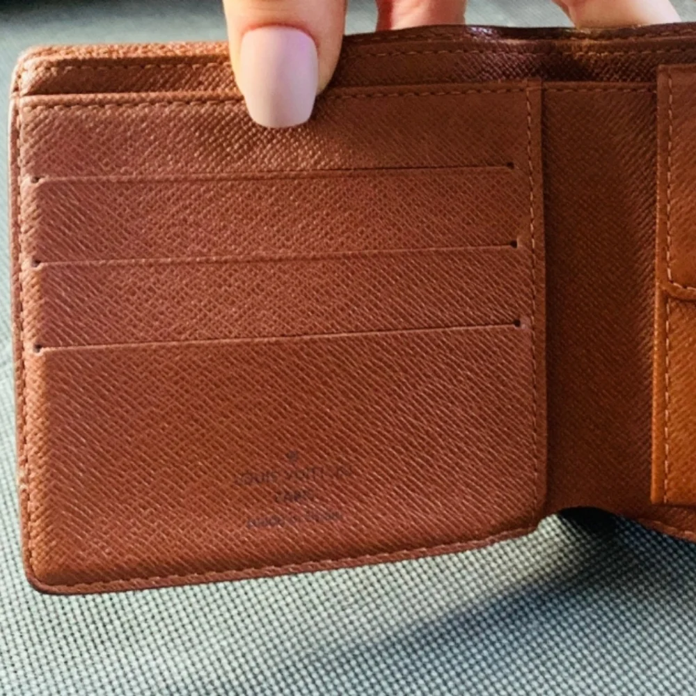 Authentic LOUIS VUITTON Monogram bifold unisex Marco wallet - Picture 9 of 11